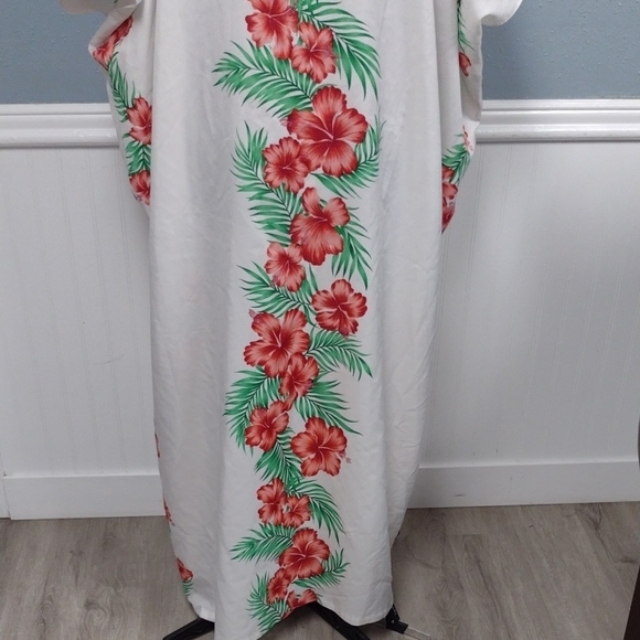 Vintage Floral Kimono Sleeve Tunic - White and Red,Plus - Picture 4 of 12